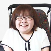 東 佳実